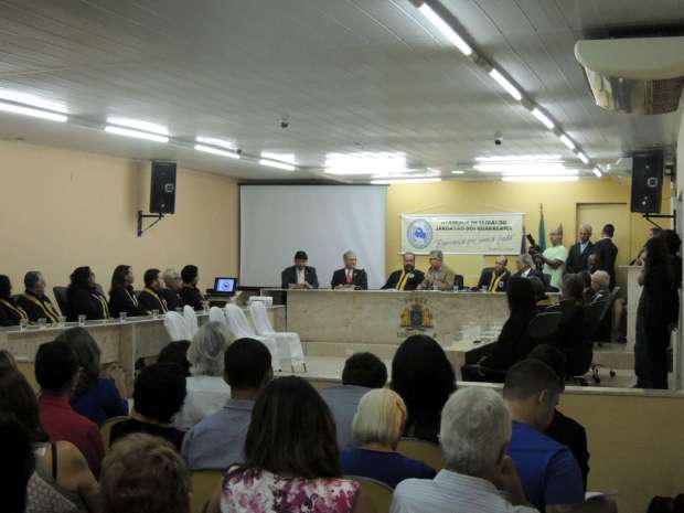 O público de Jaboatão, em sua maioria amigos e familiares dos acadêmicos, prestigiou o evento